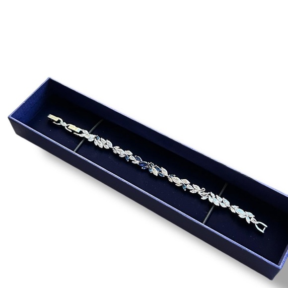 Swarovski Louison leaf & blue bracelet with original box - Picture 3 of 4